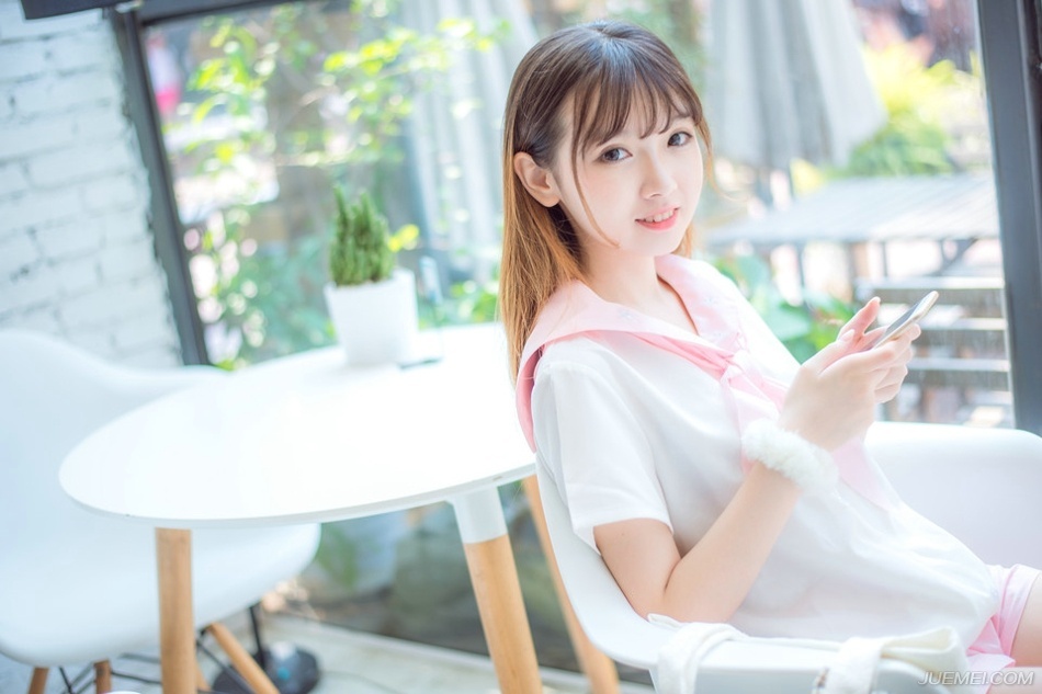 心情再差，也不要写在脸上，因为没有人会喜欢看。